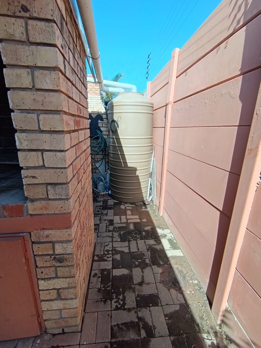2 Bedroom Property for Sale in Jeffreys Bay Central Eastern Cape